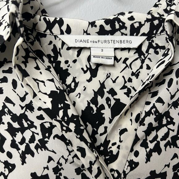 Diane von Furstenberg Women's Silk Button Down Blouse Size 2 Small Snake Print - Picture 4 of 6